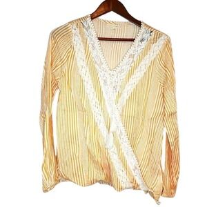 Hint of Mint yellow striped lace shirt Size Medium